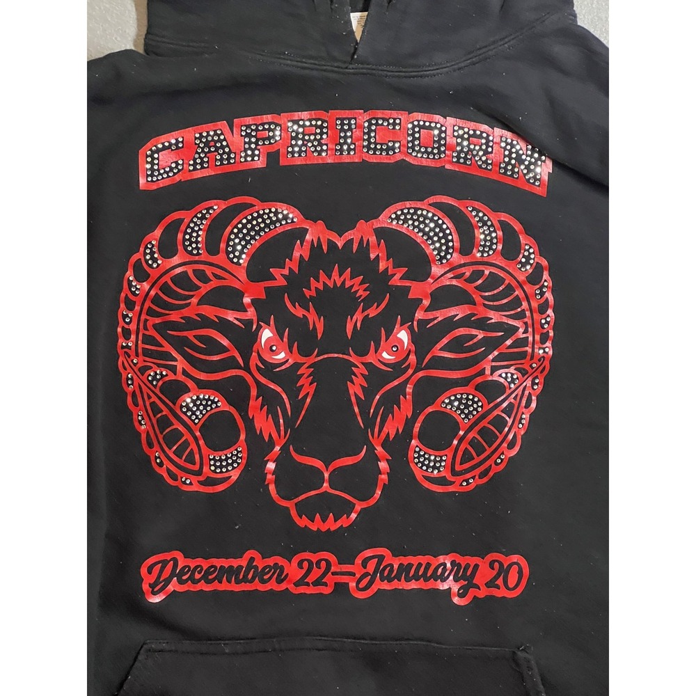 Gildan Capricorn Zodiac Hoodie Unisex 3XL Black Red Rhinestone Heavy Blend - Picture 2 of 4